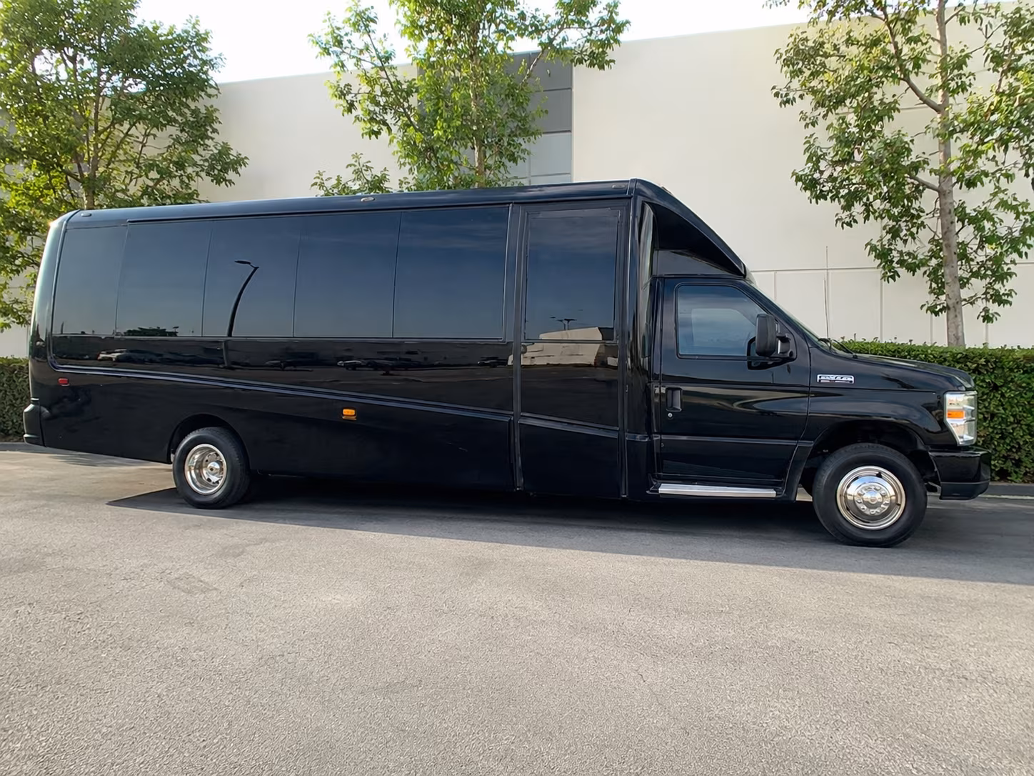 find the perfect transportation for your next airport transfer 3
